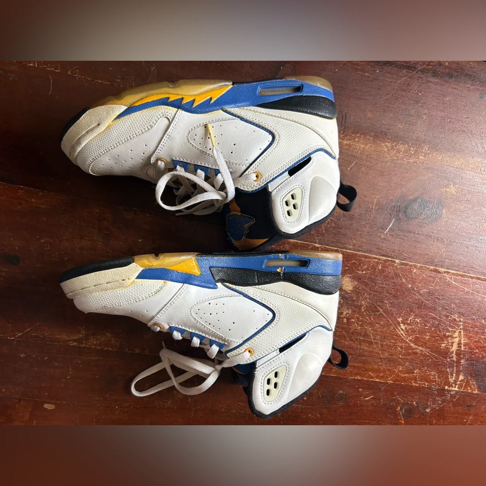 Vintage Size 5 ; Jordan Blue and Yellow Color-way; Used and worn  🏀